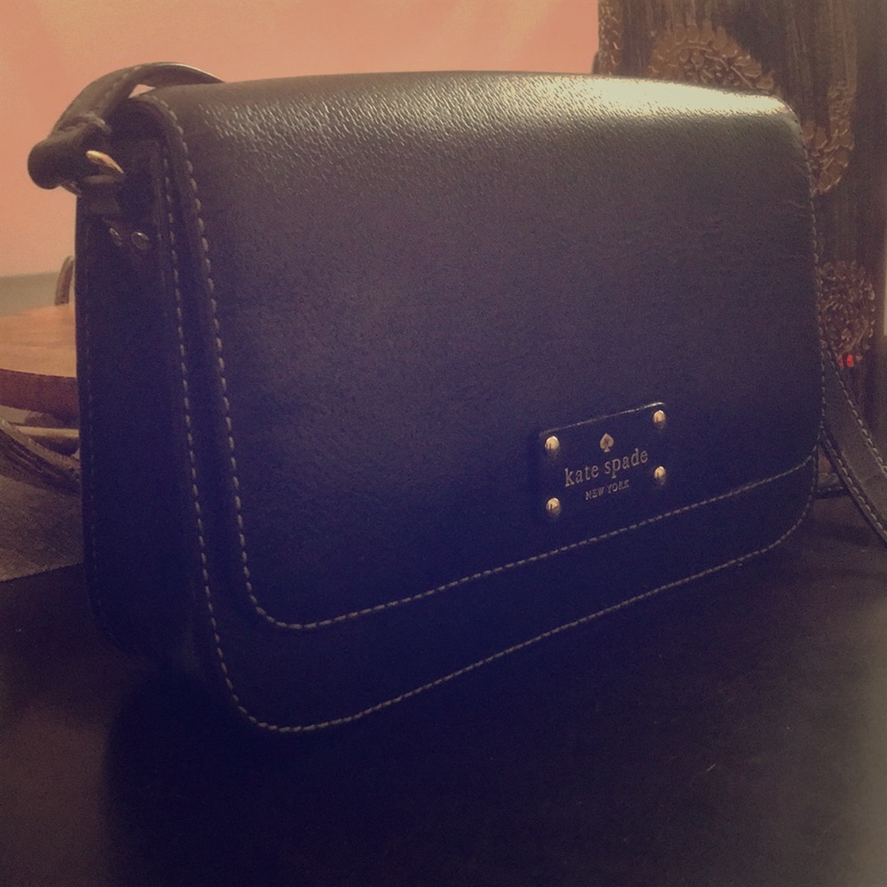 Cross body bag with black clutch wallet